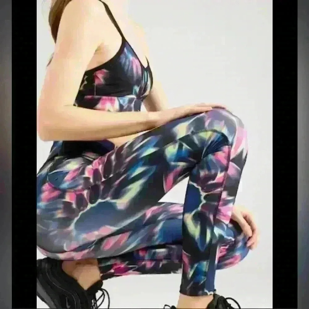 NWT Reebok ID Train Printed Leggings size M